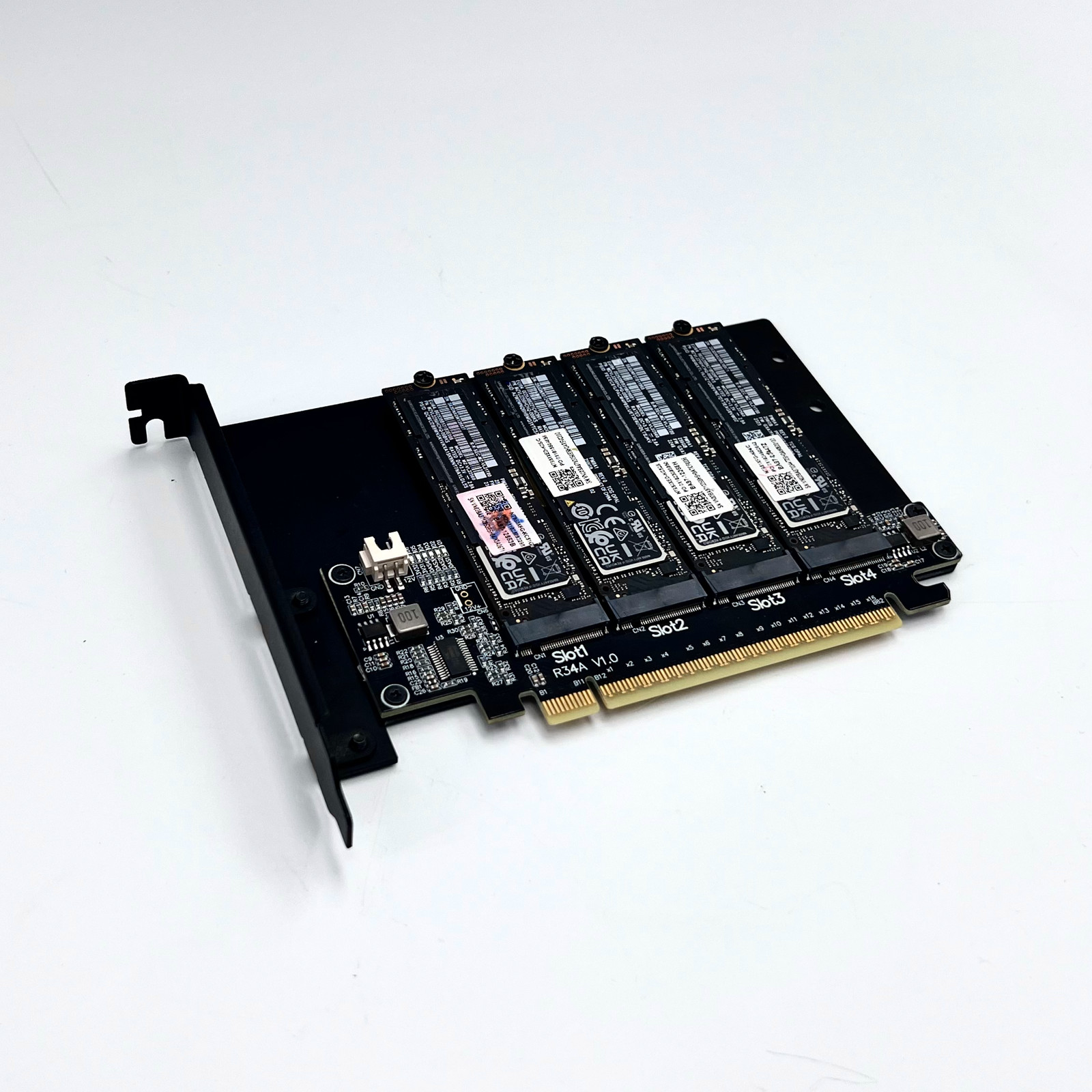PCIe 5.0 x16 naar Quad M.2 NVM - Quad M.2 Nvme Pcie Bifurcation Card recensie en prijs